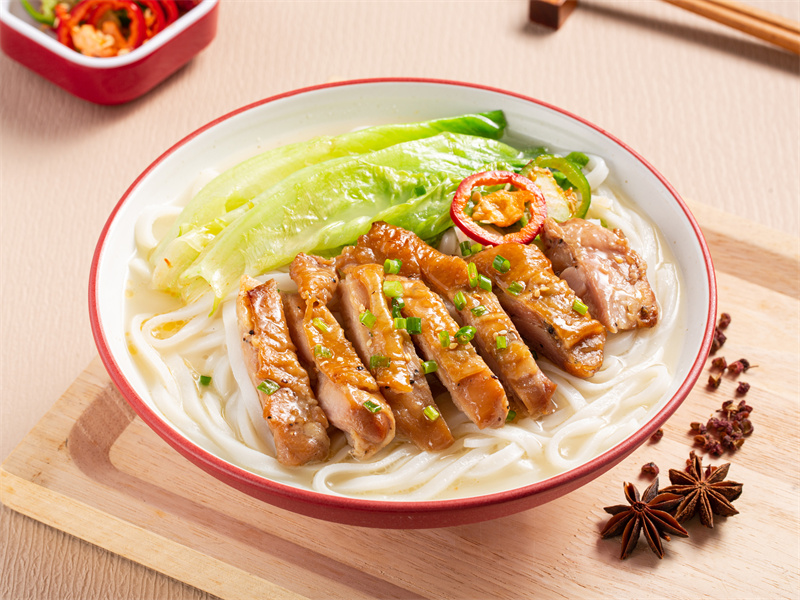 照烧鸡扒汤粿条